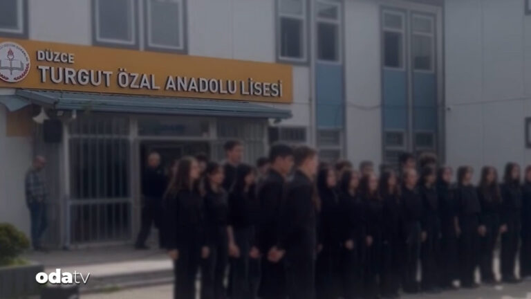 lisede-skandal-kurallar-sorusturma-baslatildi-kizlar-ayakta-gidecek-rvWFRBbx.jpg
